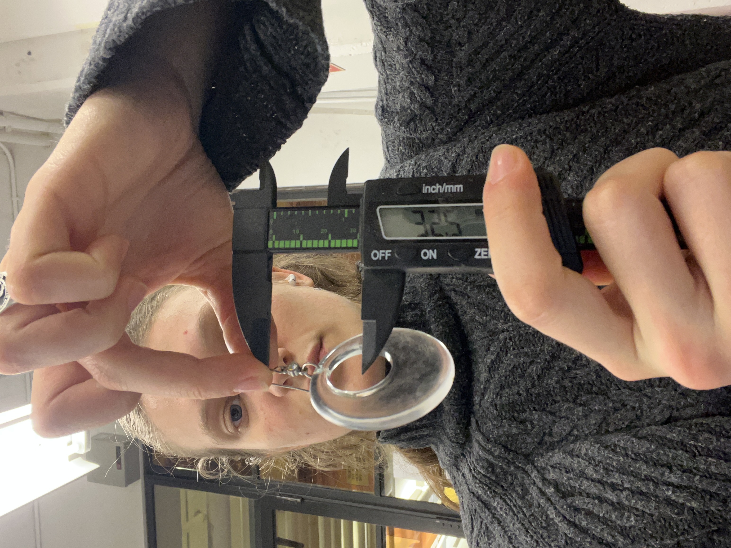 Checking maximum wearable size for earrings